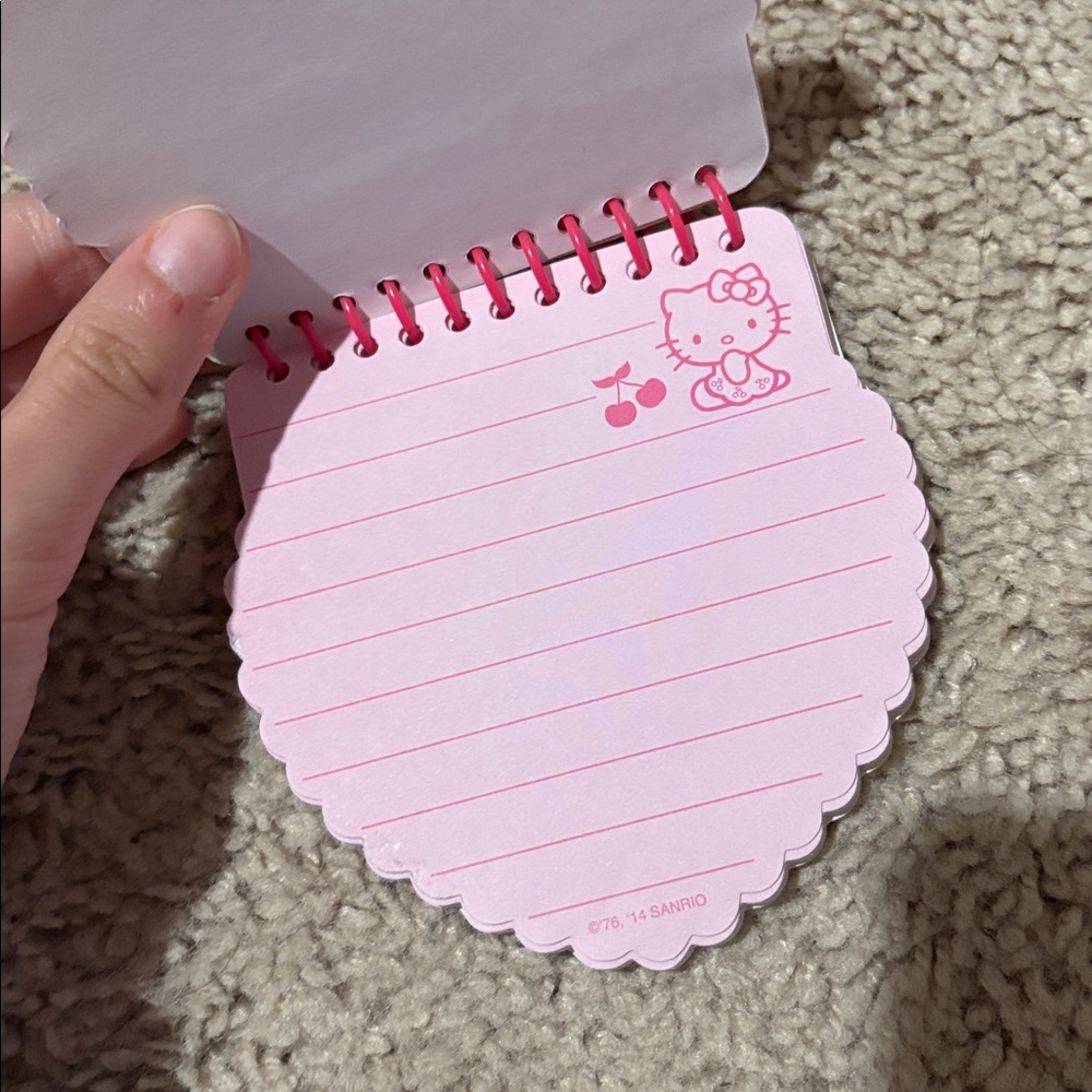 Hello Kitty Notepad - Picture 3 of 3